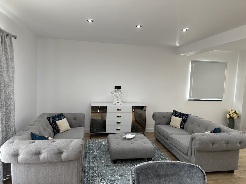 Tunari,  1 Decembrie, Complex Paris Residence