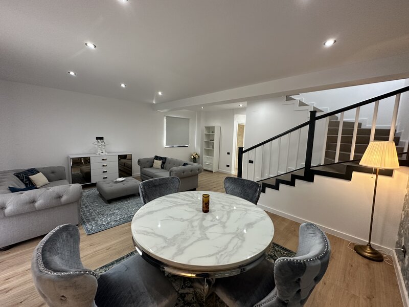 Tunari,  1 Decembrie, Complex Paris Residence