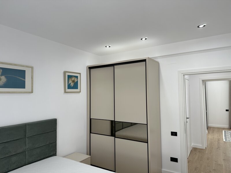 Tunari,  1 Decembrie, Complex Paris Residence