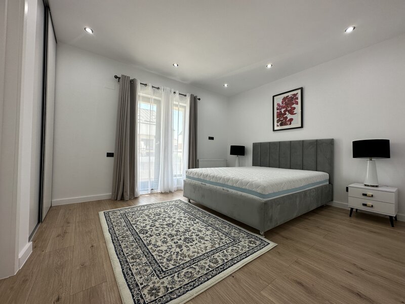 Tunari,  1 Decembrie, Complex Paris Residence