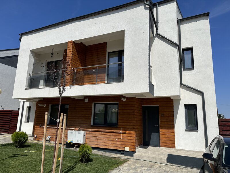 Tunari,  1 Decembrie, Complex Paris Residence