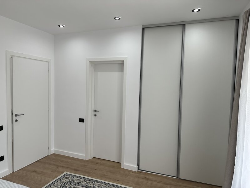 Tunari,  1 Decembrie, Complex Paris Residence