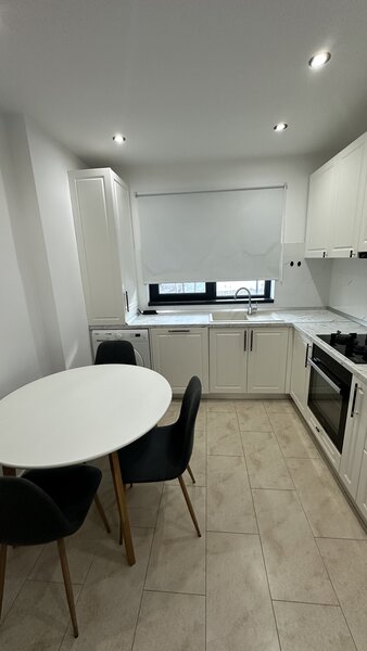 Tunari,  1 Decembrie, Complex Paris Residence