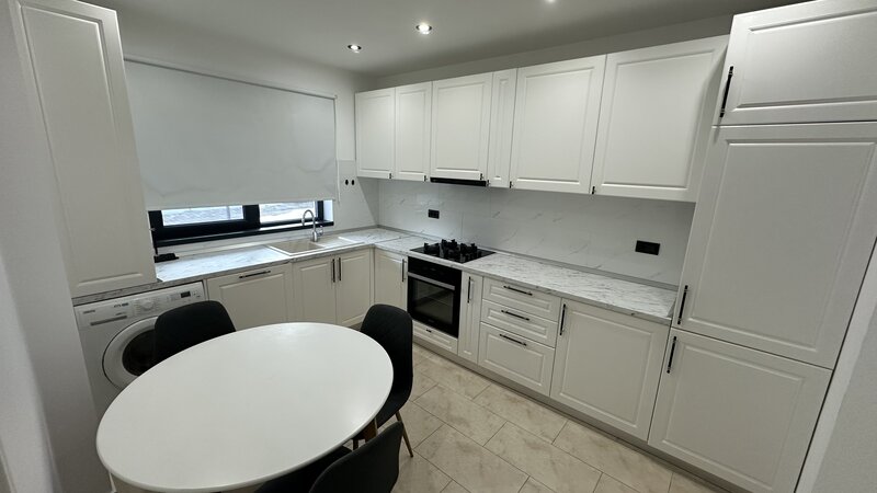 Tunari,  1 Decembrie, Complex Paris Residence